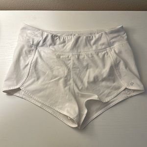 white Antonio Melani athletic shorts size XS (lulu lemon dupe!!!)